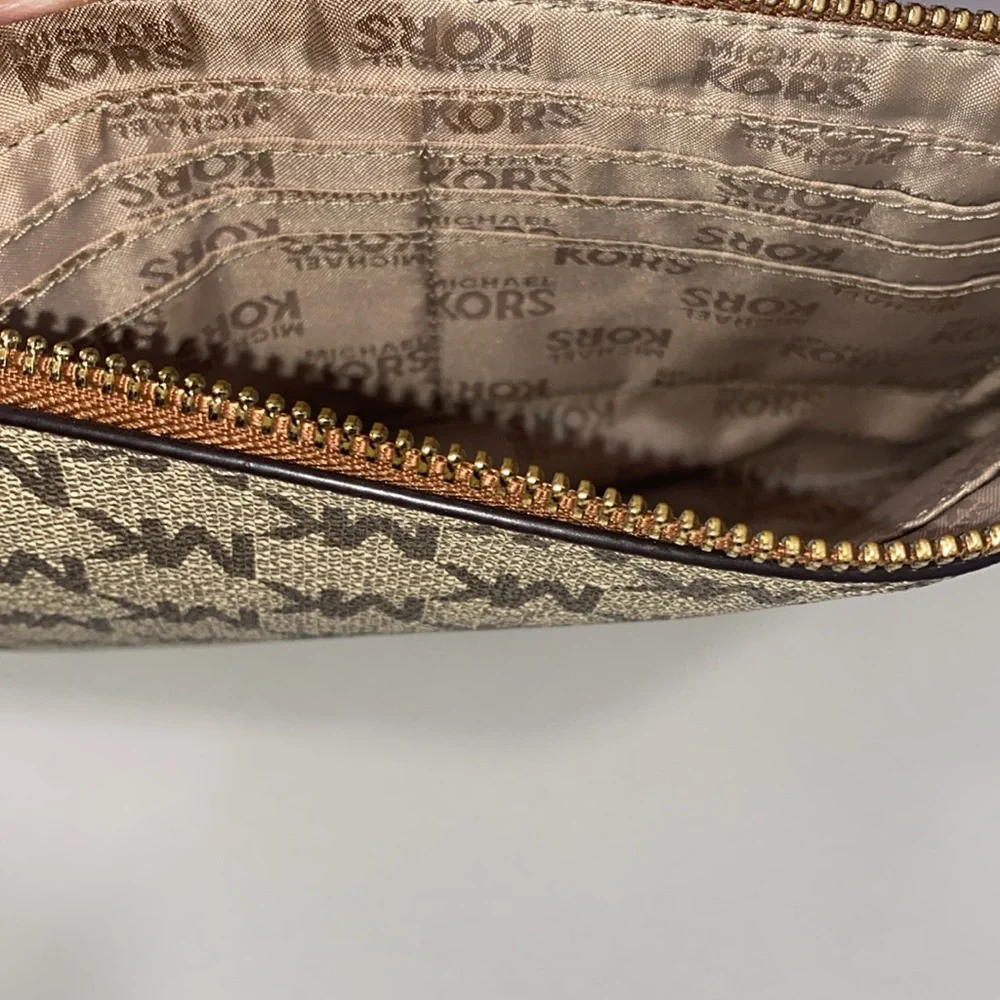 Michael Kors Aspen Jet‎ Set Zipper Clutch Wristlet